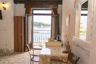 Гостевой дом Tivat Star Тиват Трехместный номер с видом на море-1