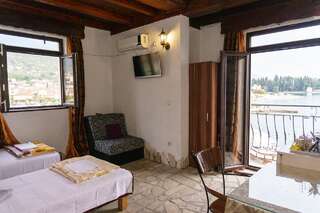 Гостевой дом Tivat Star Тиват Трехместный номер с видом на море-2