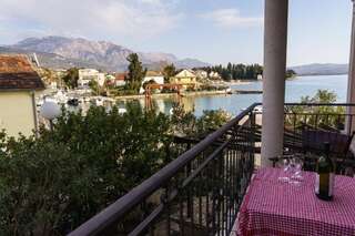 Гостевой дом Tivat Star Тиват Семейный номер с видом на море-9